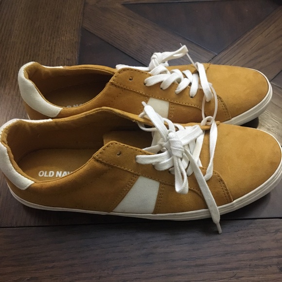 cream colored tennis shoes